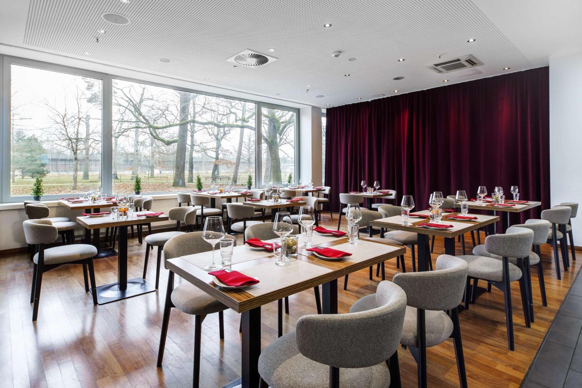 Hotel Park By Radisson Frankfurt Airport 3*